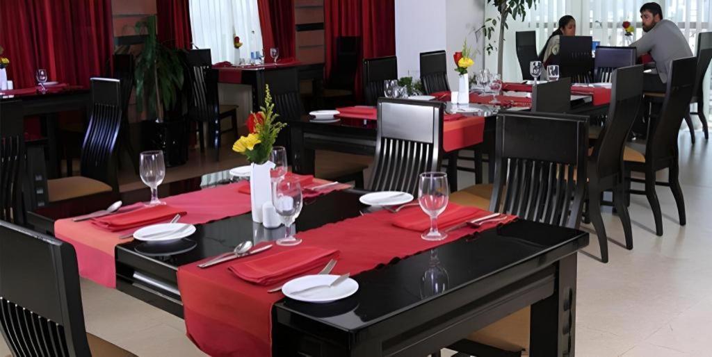 Dhaka Regency Hotel & Resort Buitenkant foto